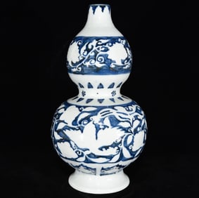 An Exquisite Blue and White Flower and Bird Phoenix Pattern Gourd-Shaped Vase