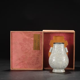 An Exquisite Ge yao White Glazed Cover with Silver Double-Ears Vase
