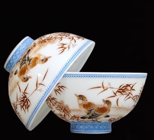A Pair of Exquisite Ink Color Flower and Bird Pattern Painted Gold Bowls