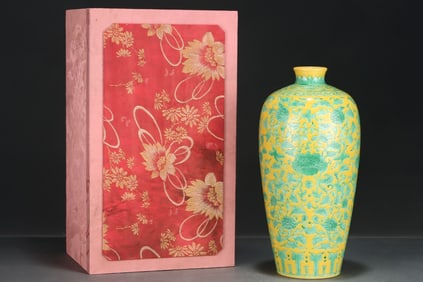 A Rare Yellow Glazed Green Color Lotus Pattern Vase
