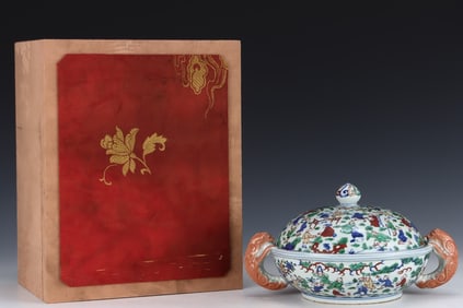 An Exquisite Blue and White Wucai Character and Story Pattern Beast-Ears Cover?