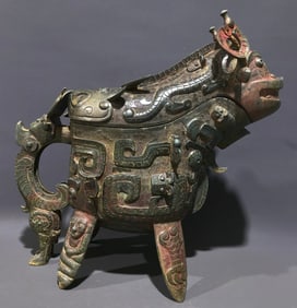 An Archaic Bronze Chi-Dragon Pattern Beast-Shaped Cup