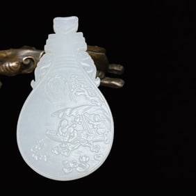 An Exquisite White Jade Figure Pattern Pendant