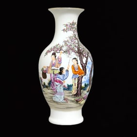 An Exquisite Enamel Painted Gold Character and Story Pattern Vase,With Poem