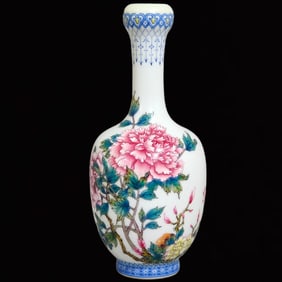 An Exquisite Famille-Rose Peony Pattern Vase,With Poem
