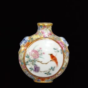 An Exquisite Famille-Rose Gold Ground Flower and Bird Pattern Beast-Ears Snuff Bottle