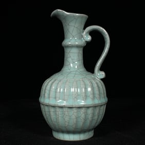 An Exquisite Guan yao Ewer