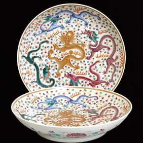 A Pair of Exquisite Famille-Rose Auspicious Cloud and Dragon Pattern Plates
