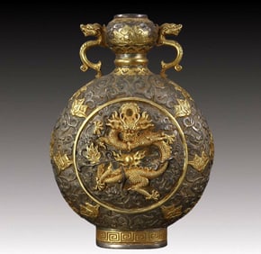 An Exquisite Gilt Bronze Dragon Pattern Dragon-Ears Vase
