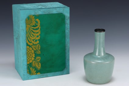 An Exquisite Ru yao Cover with Silver Vase,with an Imperial Poem by Emperor Qianlong