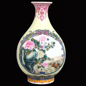An Exquisite Enamel Flower Pattern Vase