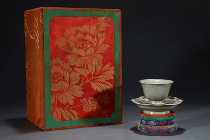 An Exquisite Yue yao Cup, With Base
