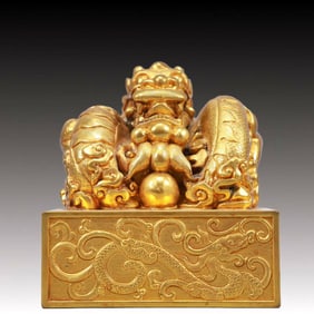 A Rare Gilt Bronze Dragon Pattern Seal