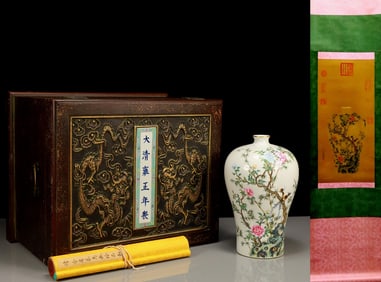 A Rare Famille-Rose Painted Gold Flower and Bird Pattern Vase,with poem,With Silk Vertical Scroll