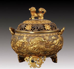 An Exquisite Gilt Bronze Lion Pattern Tripod Censer, With Lion Cover