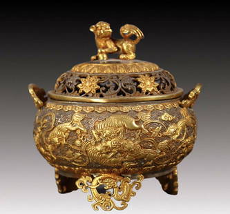 An Exquisite Gilt Bronze Lion Pattern Tripod Censer, With  Lion Cover: An Exquisite Gilt Bronze Lion Pattern Tripod Censer, With Lion Cover,Qing Dynasty, China,Qianlong Four-character Mark,Size:5.3inx5.1inx4.7in,Weight:672g &#38108;&#37775;&#37329;&#29422;&#23376;&#32441