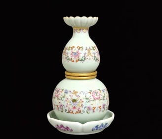 An Exquisite Celadon Glazed Painted Gold Lotus Pattern Gourd-Shaped Vase