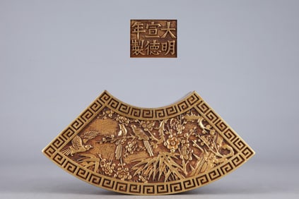An Exquisite Gilt Bronze Flower and Bird Pattern Lotus Pattern Box