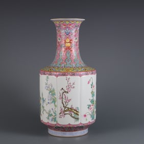 An Exquisite Famille-Rose Lotus Pattern Dragon Pattern Flower and Bird Pattern Vase