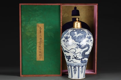 An Exquisite Blue and White Painted Gold Seawater Pattern Dragon Pattern Vase
