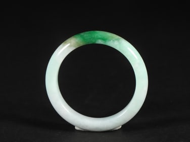 An Exquisite Jadeite Bracelets