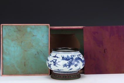 An Exquisite Blue and White Painted Gold Dragon Pattern Auspicious Cloud Pattern Brush Washer