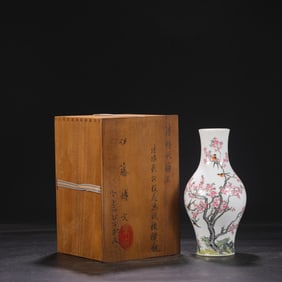 An Exquisite Enamel Flower and Bird Pattern with poem Vase