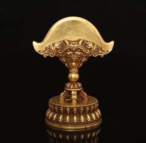 An Exquisite Gilt Bronze Ornament