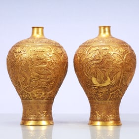 A Exquisite A pair of Gilt Bronze Lotus Pattern Dragon and Phoenix Pattern Vase