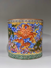 An Exquisite Famille-Rose Dragon and Phoenix Pattern Auspicious Cloud Pattern Seawater Pattern Brush