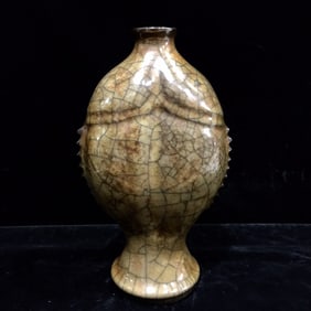 An Exquisite Ge yao Vase