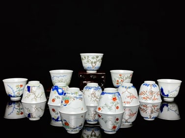 A Set of Fine Doucai Blue and White Flower Pattern with poem Cup