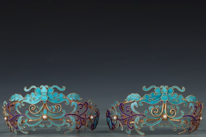 A Pair of Exquisite Gilt Bronze Inlaid Gems Ornament