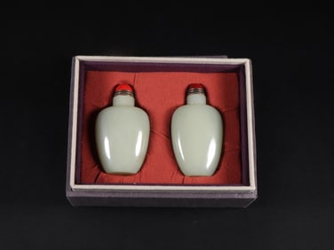 A Pair of Exquisite White Jade Snuff Bottle