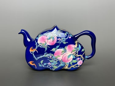 An Exquisite Enamel Bats and Peach Pattern Ewer