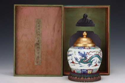 An Exquisite Doucai Painted Gold Dragon Pattern Jar
