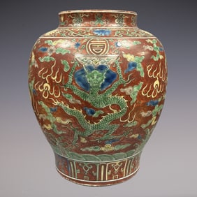 An Exquisite Wucai Lotus Pattern Dragon Pattern Jar