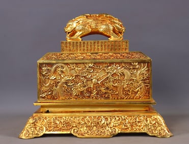 A Set of Fine Gilt Bronze Auspicious Beast  with poem Seal