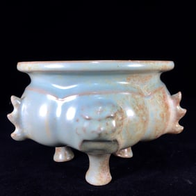 An Exquisite Ru yao Beast-Face Pattern Tripod Censer