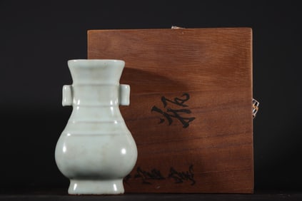 An Exquisite Guan yao Celadon Glazed Double-Ears Vase