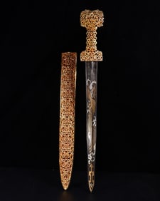 An Exquisite Gilt Bronze Inlaid Inlaid Gold and Silver Phoenix Pattern Sword