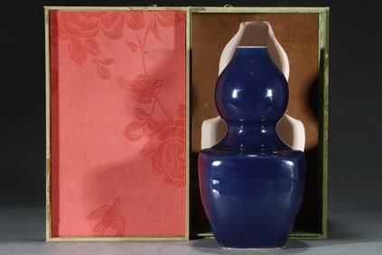 An Exquisite Ji Blue Glazed Dragon Pattern Gourd-Shaped Vase