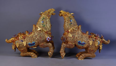 A Pair of Exquisite Gilt Bronze Inlaid Gems Horse Ornament