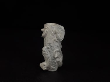An Exquisite White Jade Dragon Pattern Ornament
