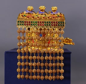 An Exquisite Gilt Bronze Inlaid Gems Auspicious Beast Pattern Hat Crown