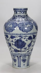 An Exquisite Blue and White Lotus Pattern Auspicious Beast Pattern Vase