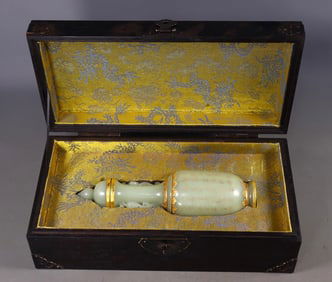 An Exquisite White Jade Cover with Gold with poem Double-Ears Vase
