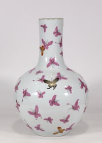 An Exquisite Famille-Rose Butterfly Pattern Vase