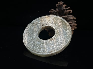 An Exquisite White Jade Dragon Pattern Pendant