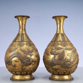A Exquisite A pair of Gilt Bronze Dragon and Phoenix Pattern Vase
